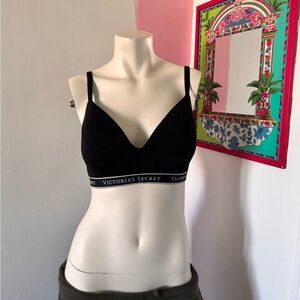 Black Victoria Secret T-shirt Lightly Lined Cotton Wireless Bra